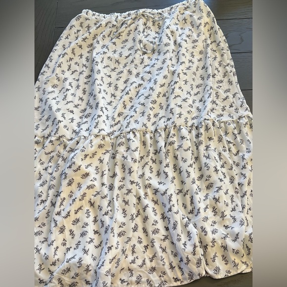 Scoop Women’s Lightweight Tier Maxi Skirt With Tie Waistband Size Medium NWOT! - Picture 4 of 11